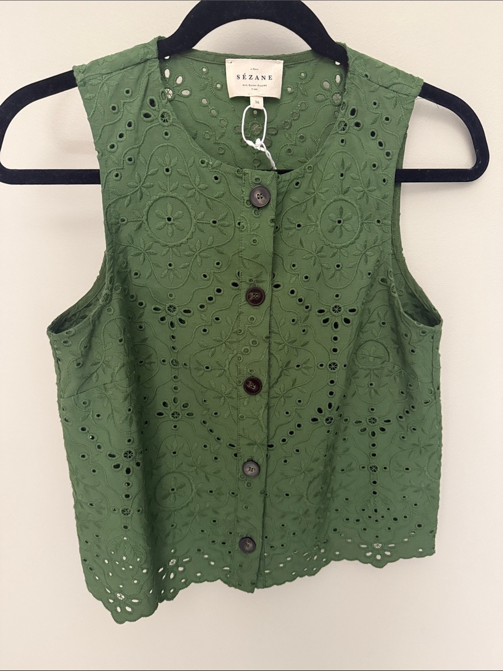 Sezane. Roni blouse. EUC. Green Eyelet Cotton Sleeveless Button-Front. Size 38.